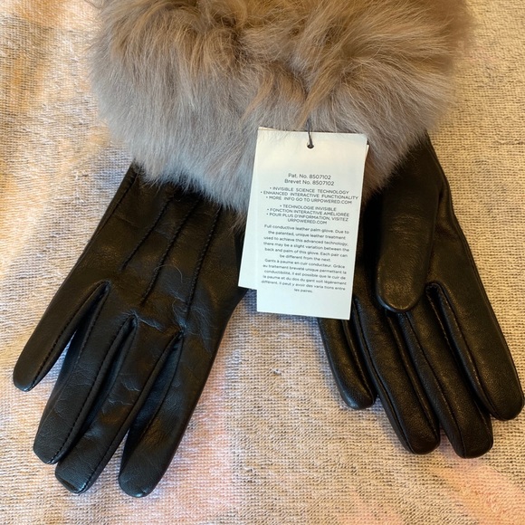 1 PAIR LEFT!  BNWT Ugg Leather Gloves w/Fur-Size Medium - Picture 10 of 12